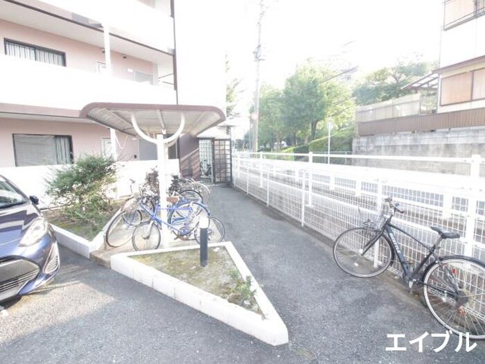 物件外観写真5　(駐輪場)