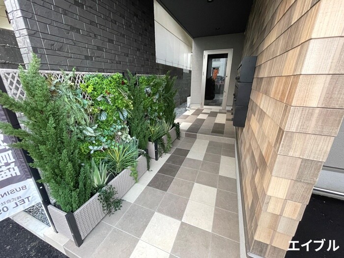 物件外観写真2　(エントランス部分)