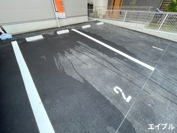物件外観写真3　(駐車場)