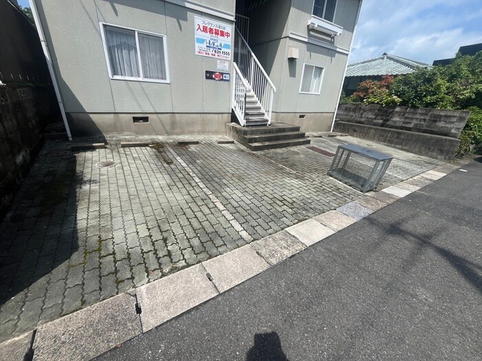 物件外観写真2　(駐車場)