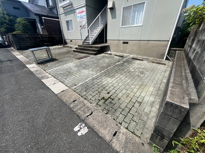 物件外観写真5　(駐車場)