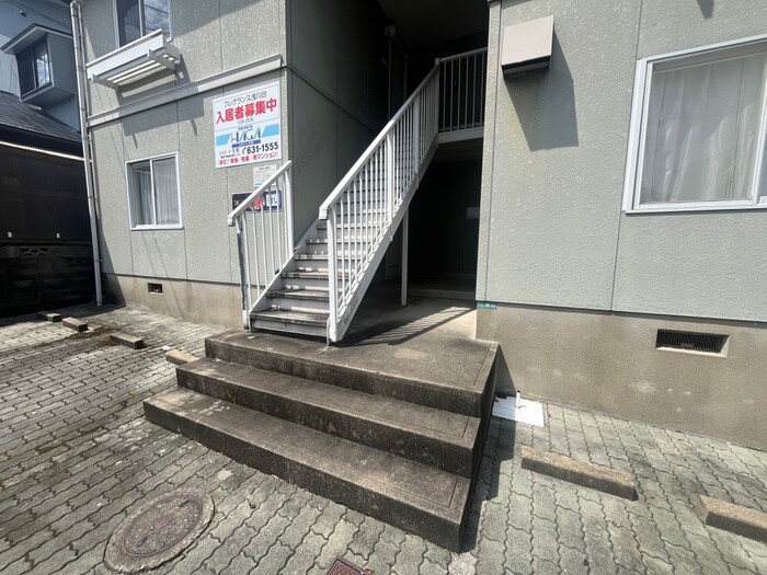 物件外観写真6　(エントランス部分)