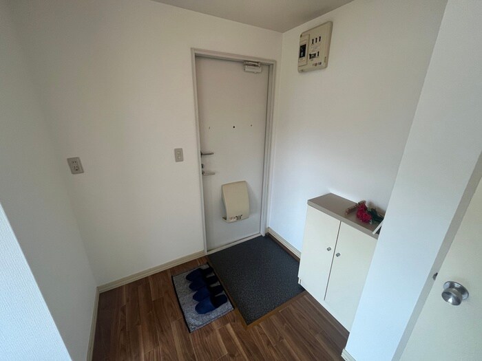 物件内観写真11　(玄関)