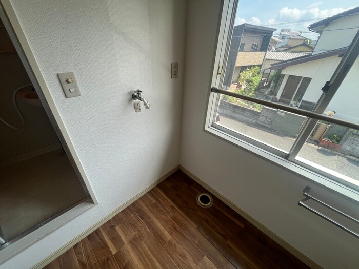 物件内観写真15　(洗濯機置場)