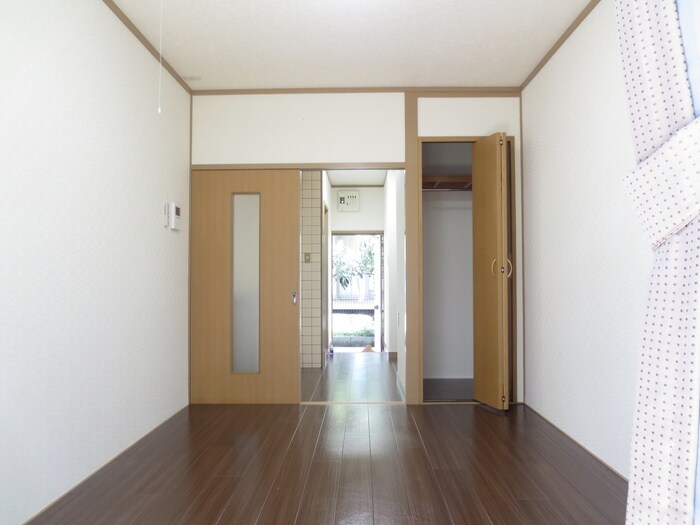 物件内観写真4　(居室)