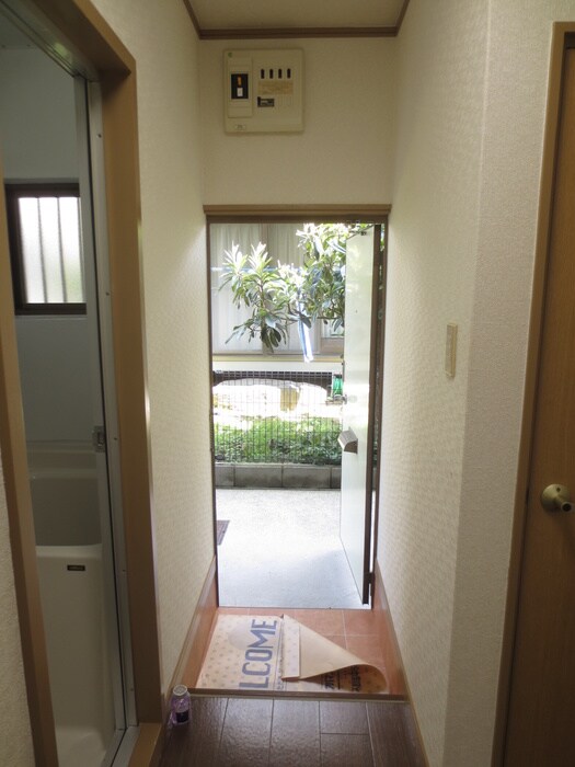 物件内観写真10　(玄関)