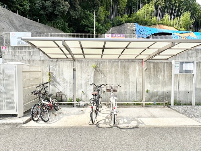 物件外観写真3　(駐輪場)