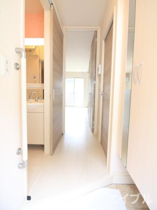 物件内観写真10　(玄関)