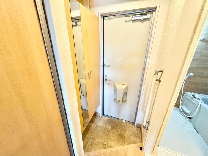 物件内観写真15　(玄関)