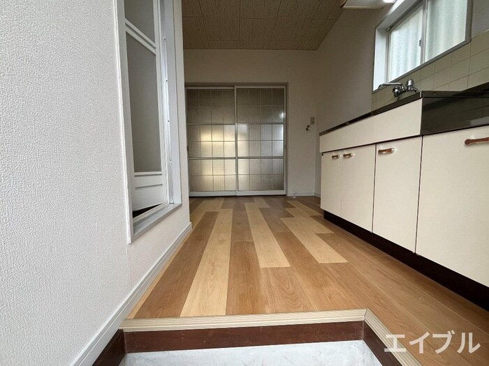 物件内観写真4　(玄関)