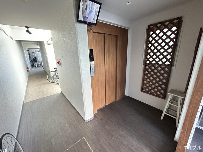 物件外観写真4　(エントランス部分)