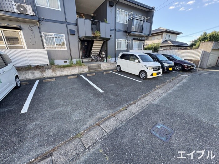物件外観写真4　(駐車場)