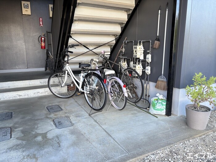 物件外観写真5　(駐輪場)