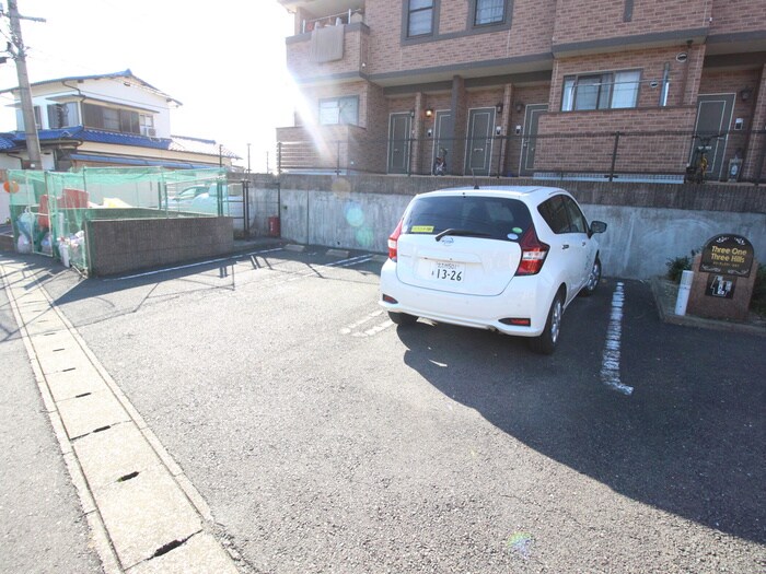 物件外観写真2　(駐車場)