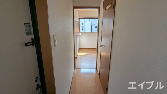 物件内観写真14　(廊下)