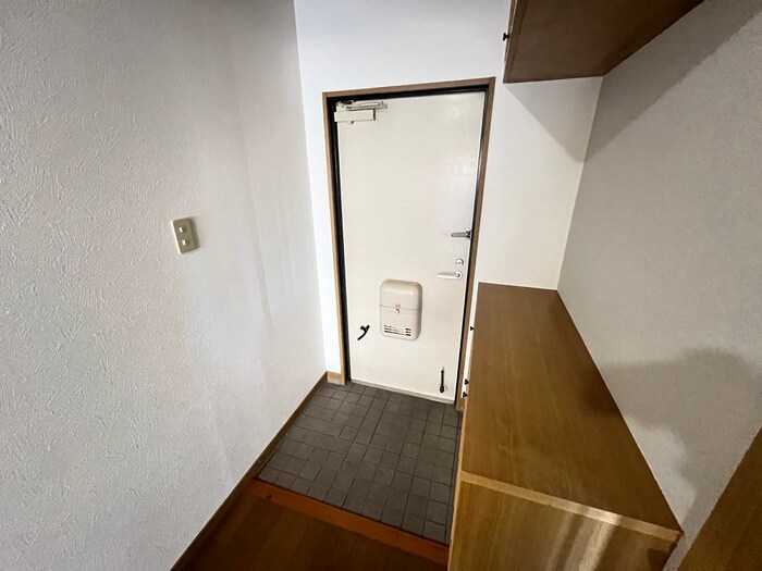 物件内観写真5　(玄関)