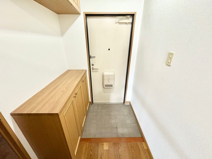 物件内観写真13　(玄関)