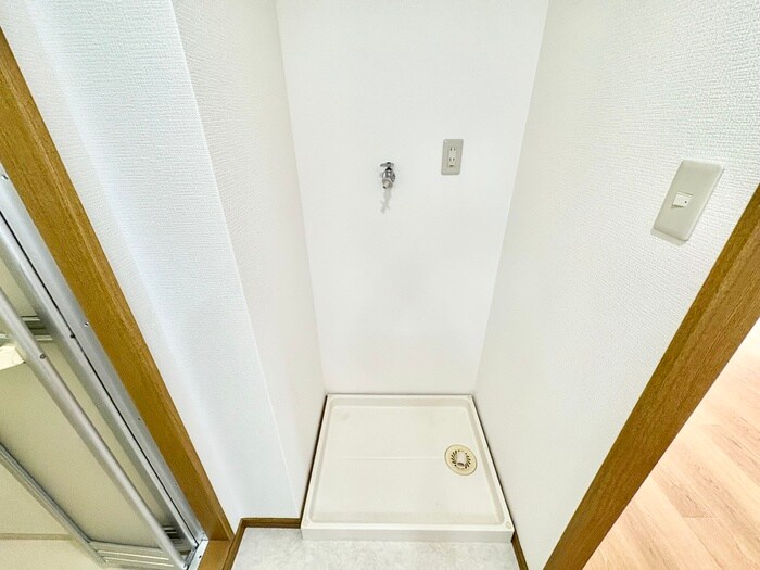 物件内観写真16　(洗濯機置場)