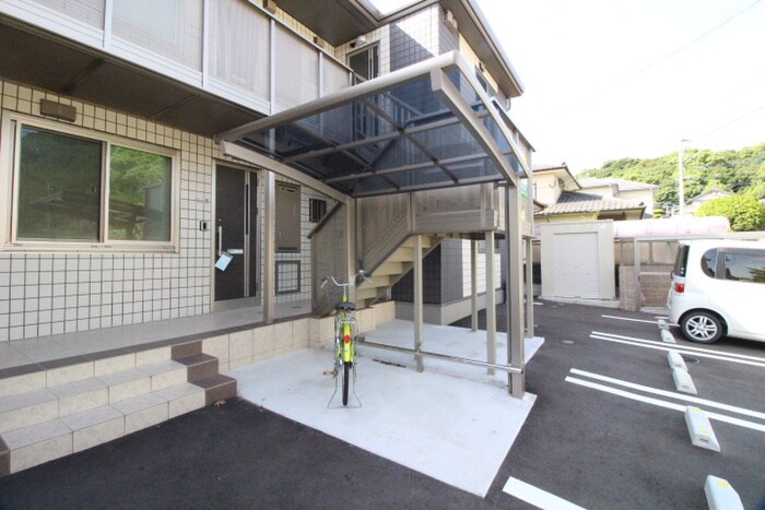 物件外観写真4　(エントランス部分)