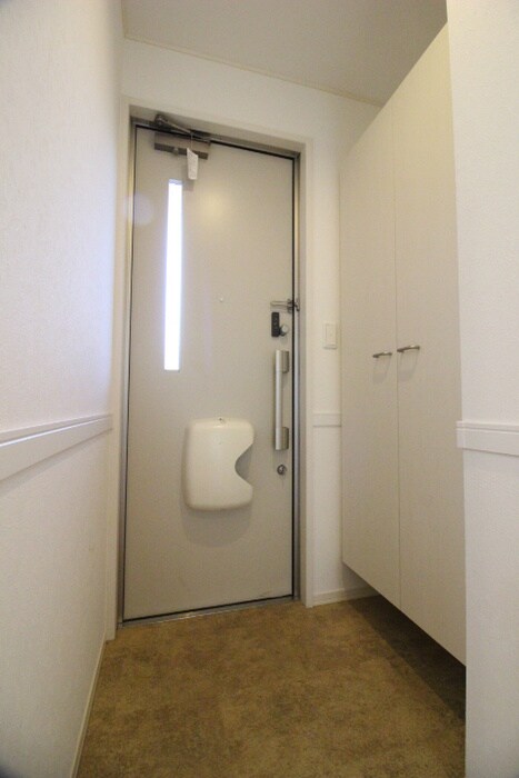 物件内観写真16　(玄関)