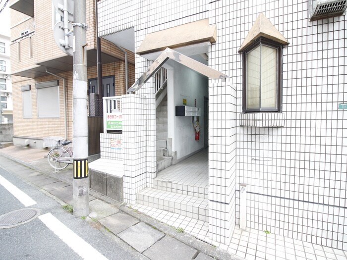 物件外観写真3　(エントランス部分)