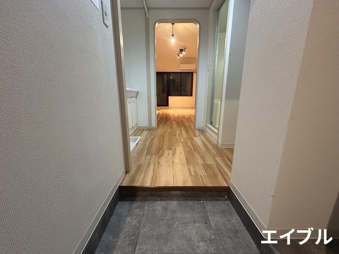 物件内観写真8　(玄関)