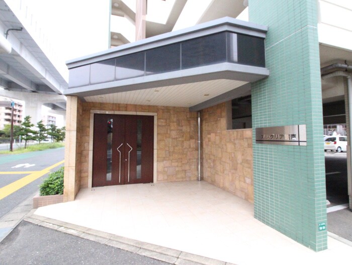 物件外観写真3　(エントランス部分)