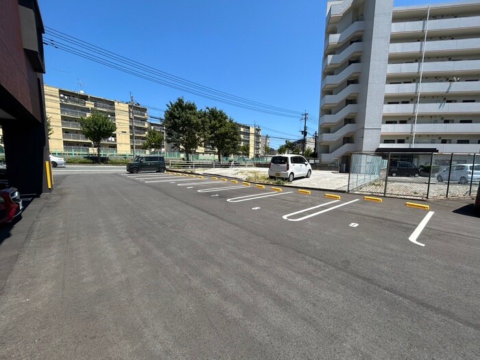 物件外観写真2　(駐車場)