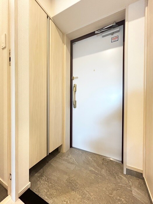 物件内観写真7　(玄関)