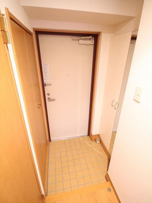 物件内観写真14　(玄関)