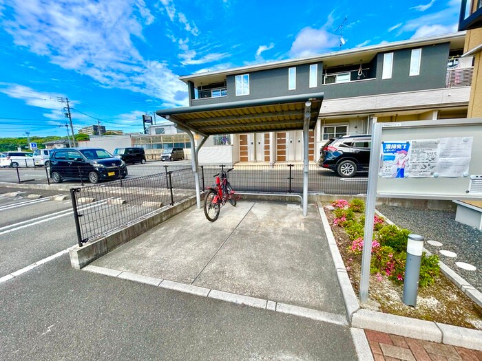 物件外観写真3　(駐輪場)