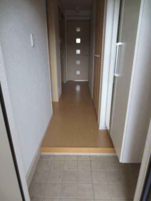 物件内観写真12　(玄関)