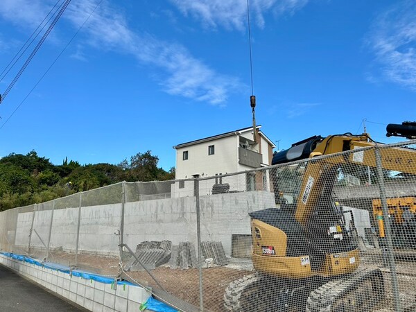 建築中