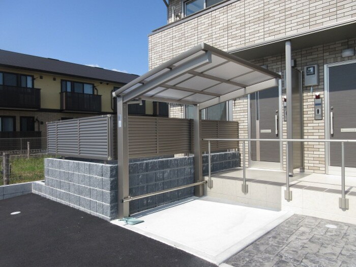 物件外観写真3　(駐輪場)