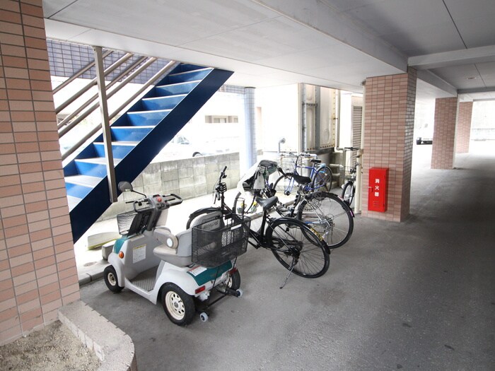 物件外観写真6　(駐輪場)