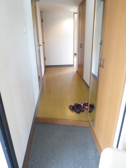 物件内観写真10　(玄関)