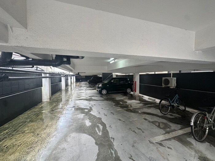 物件外観写真3　(駐車場)