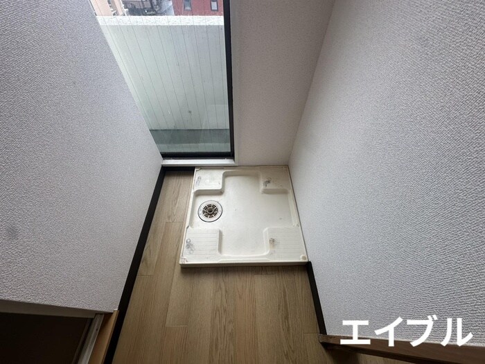 物件内観写真13　(洗濯機置場)