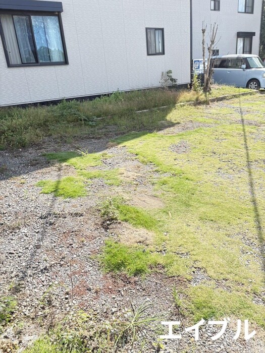 物件外観写真3　(駐車場)