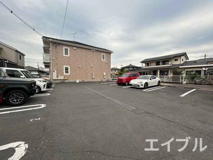 物件外観写真4　(駐車場)