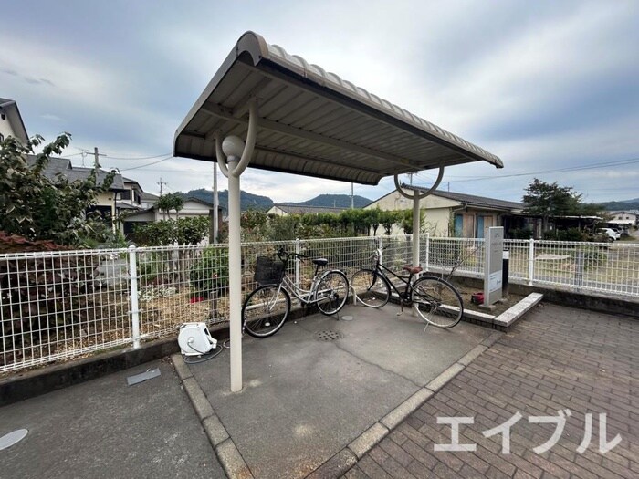 物件外観写真5　(駐輪場)