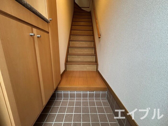 物件内観写真11　(玄関)