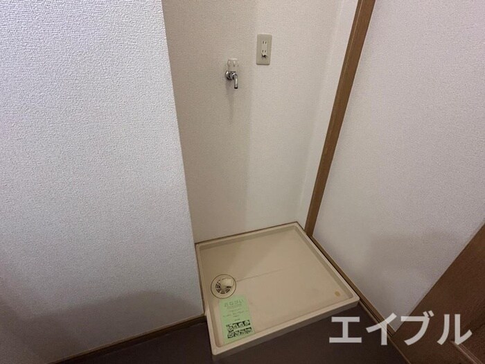 物件内観写真16　(洗濯機置場)