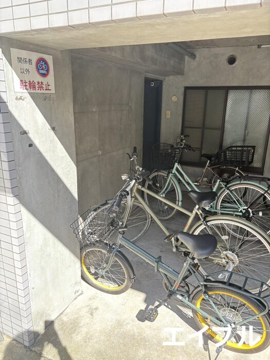 物件外観写真3　(駐輪場)