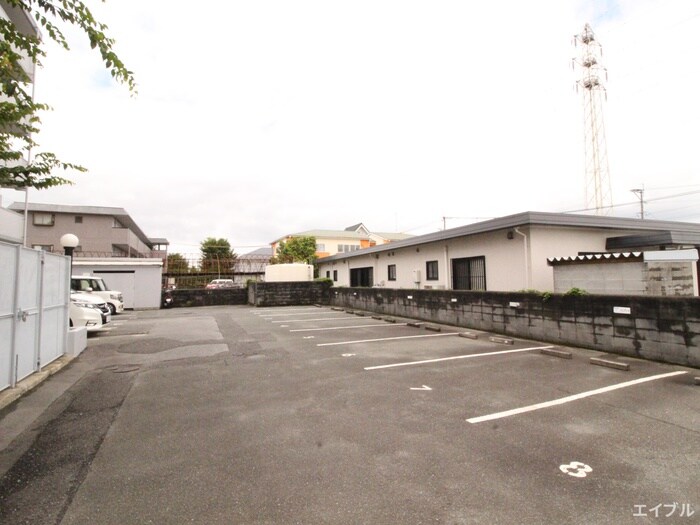 物件外観写真2　(駐車場)