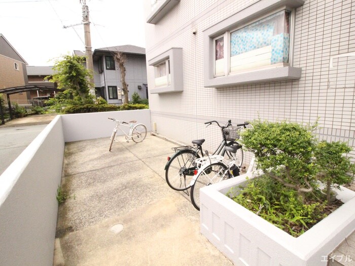 物件外観写真3　(駐輪場)