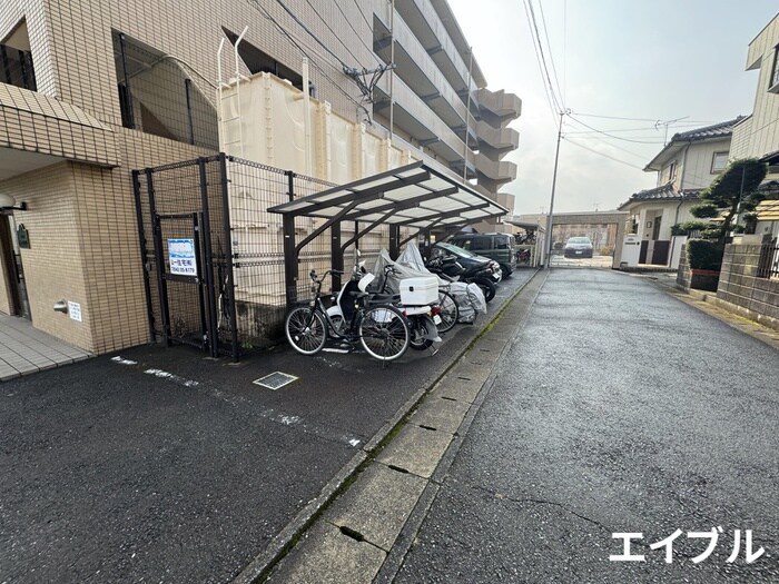 物件外観写真3　(駐輪場)