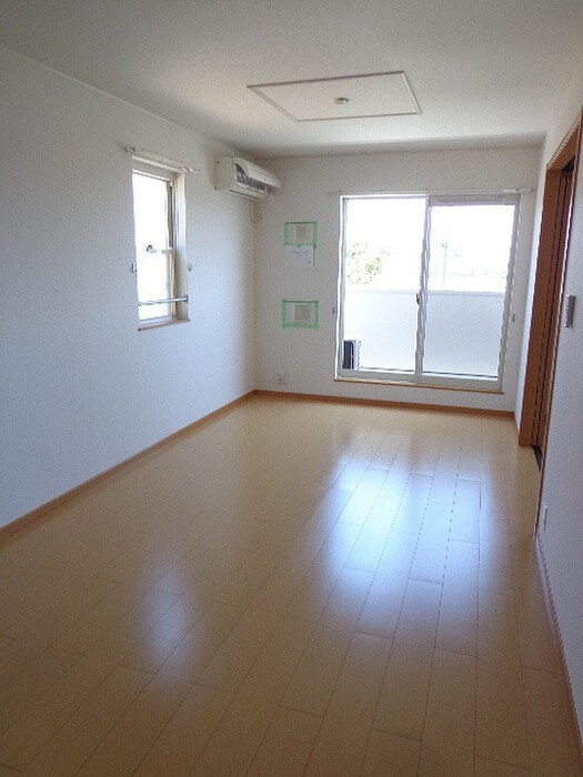 物件内観写真2　(居室)