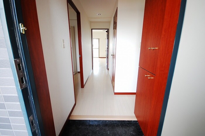 物件内観写真9　(玄関)