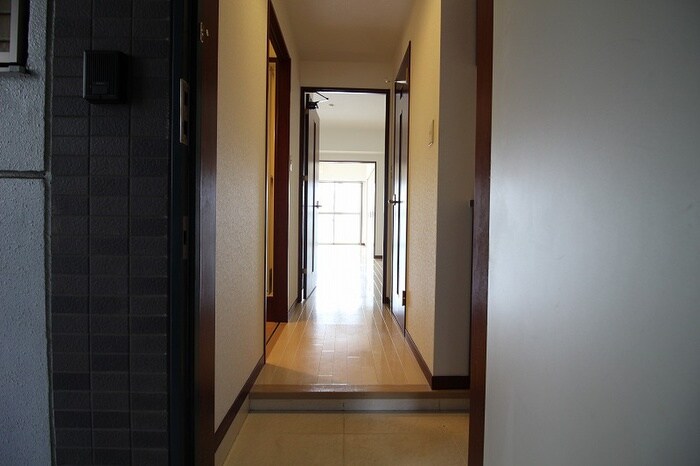 物件内観写真9　(玄関)